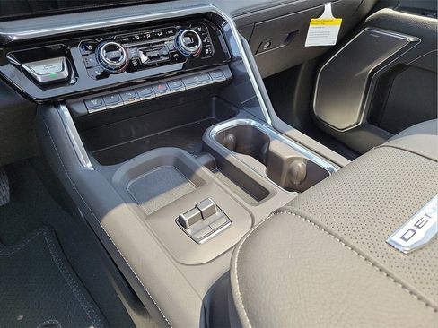 Used 2024 GMC Sierra 2500 Denali w/ Denali Reserve Package image 8