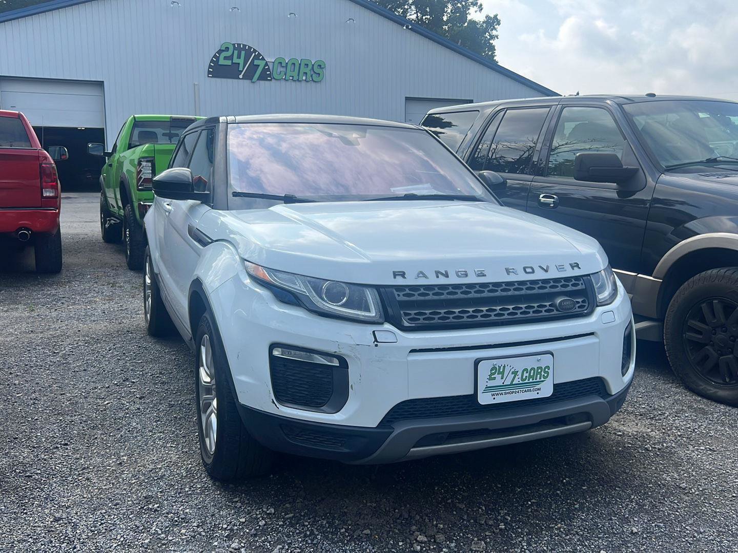 Used 2017 Land Rover Range Rover Evoque SE AWD/4WD image 3
