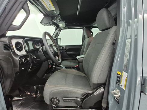 Used 2024 Jeep Gladiator Sport AWD/4WD image 16