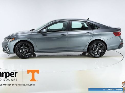 Used 2025 Volkswagen Jetta SE w/ Sunroof Package FWD image 2