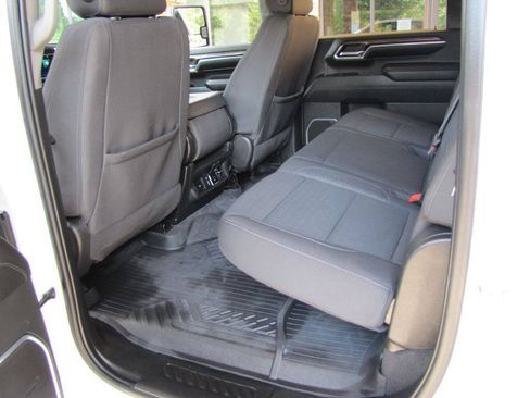 Used 2024 Chevrolet Silverado 2500 LT AWD/4WD image 19