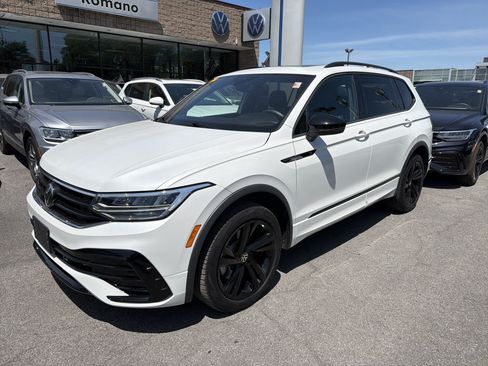 Used 2024 Volkswagen Tiguan SE R-Line AWD/4WD image 4