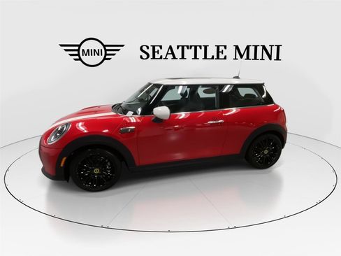 Certified 2024 MINI Cooper SE w/ Signature Upholstery Package image 4