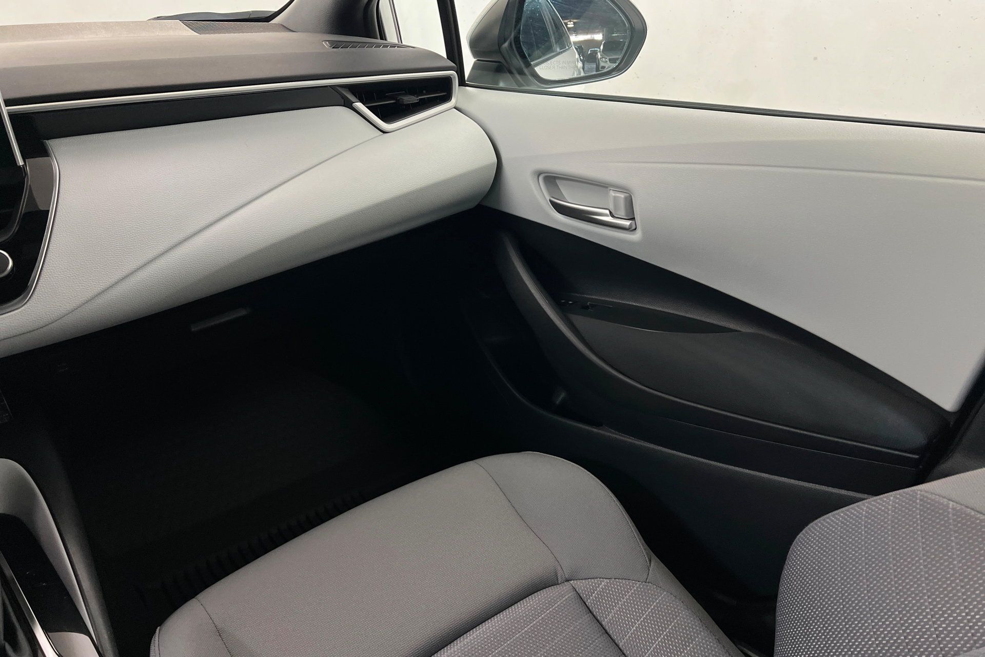 Certified 2026 Toyota Corolla SE w/ SE Package FWD image 11