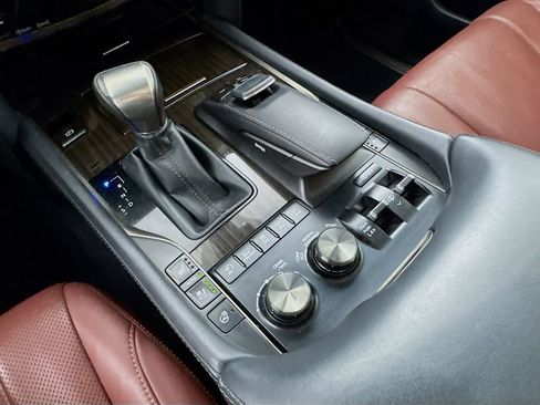 Used 2018 Lexus LX 570 4WD w/ Luxury Package image 25