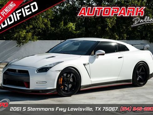 Used 2014 Nissan GT-R Premium image 1