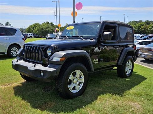 Used 2021 Jeep Wrangler Sport S image 3