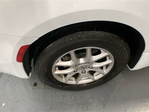 Used 2023 Chrysler Voyager LX image 21