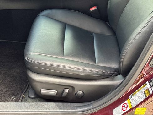 Used 2018 Toyota Avalon XLE FWD image 18