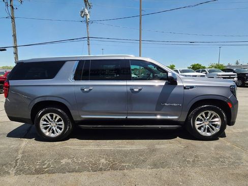 Used 2022 GMC Yukon XL SLT w/ SLT Premium Package AWD/4WD image 6