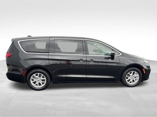 Used 2023 Chrysler Pacifica Touring-L FWD video 2