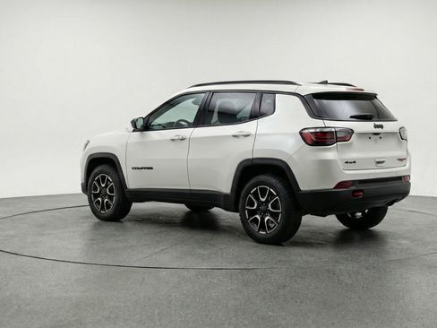 Used 2025 Jeep Compass Trailhawk AWD/4WD image 6