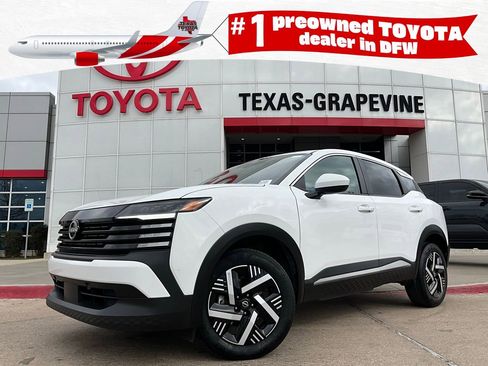 Used 2025 Nissan Kicks SV image 1