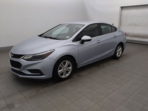 Used 2018 Chevrolet Cruze LT w/ Convenience Package FWD image 2