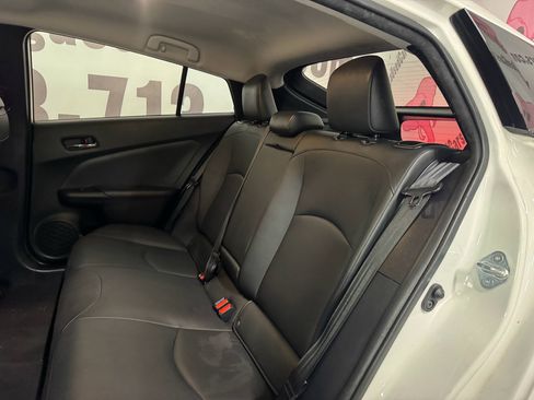 Used 2021 Toyota Prius XLE image 18