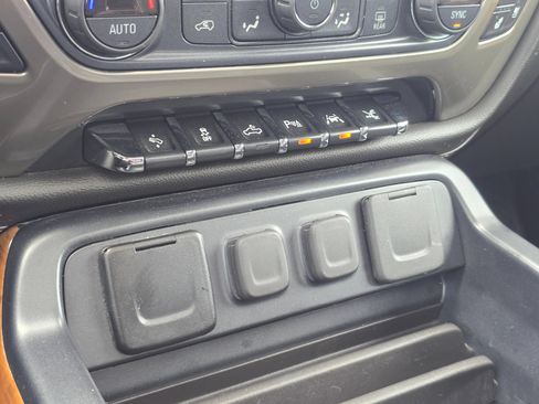 Used 2018 Chevrolet Silverado 1500 High Country AWD/4WD image 30