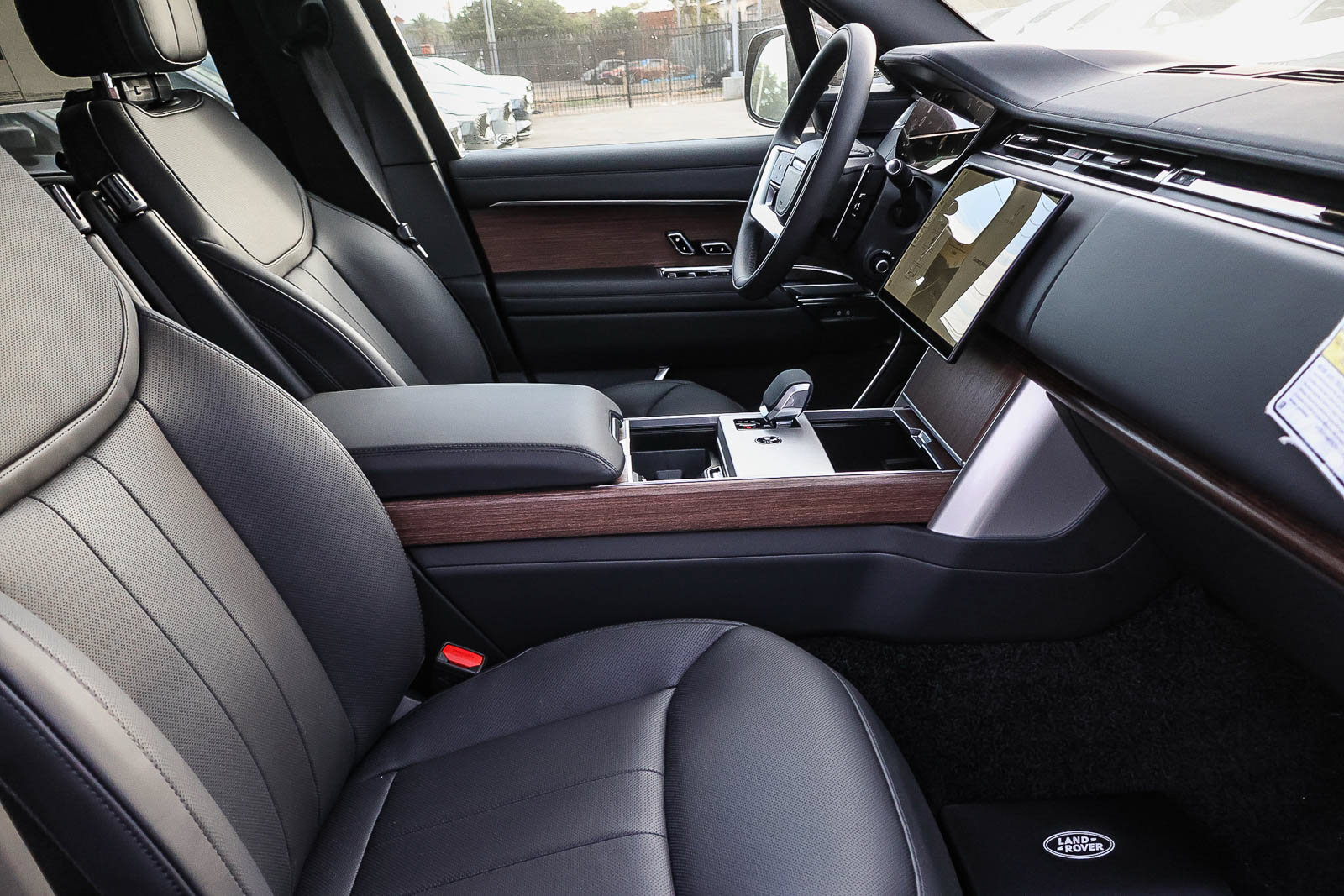 New 2026 Land Rover Range Rover Long Wheelbase SE AWD/4WD image 16