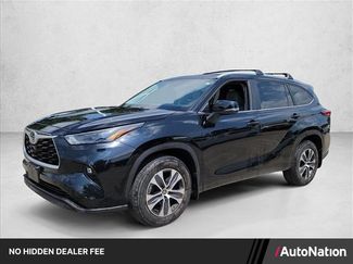 Used 2023 Toyota Highlander XLE FWD video 1