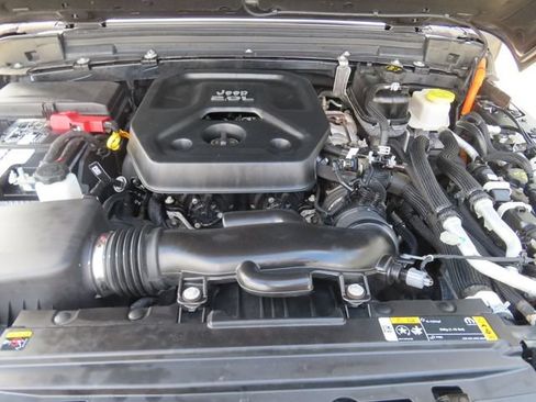 Used 2021 Jeep Wrangler Unlimited Sahara AWD/4WD image 10