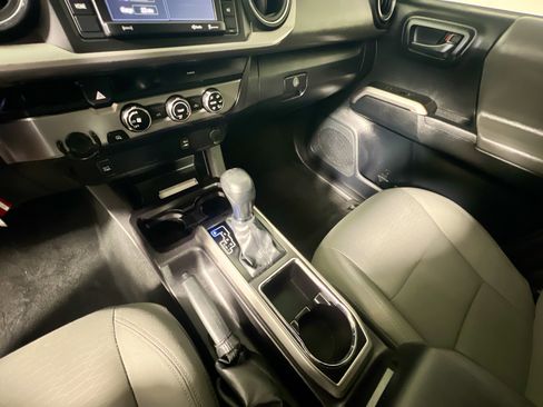 Used 2016 Toyota Tacoma SR5 w/ Towing Package image 25