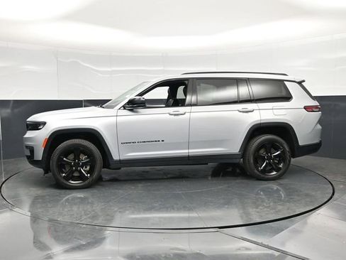 Used 2024 Jeep Grand Cherokee L Limited w/ Black Appearance Package AWD/4WD image 9