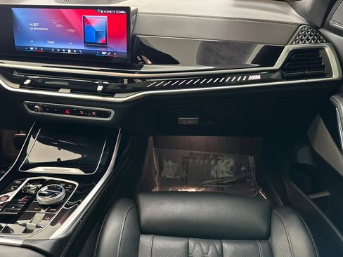 Certified 2025 BMW X7 M60i AWD/4WD image 29
