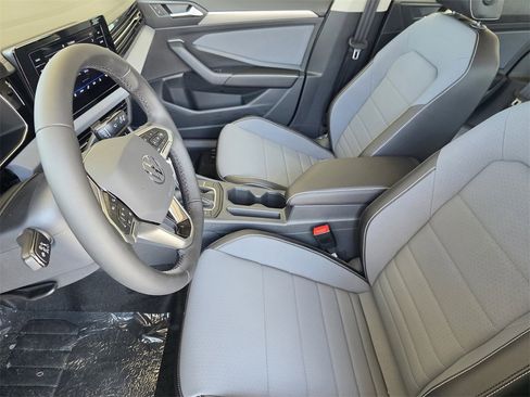 New 2025 Volkswagen Jetta SE image 9