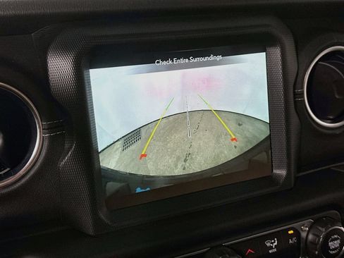 Used 2022 Jeep Wrangler Unlimited Sahara AWD/4WD image 10