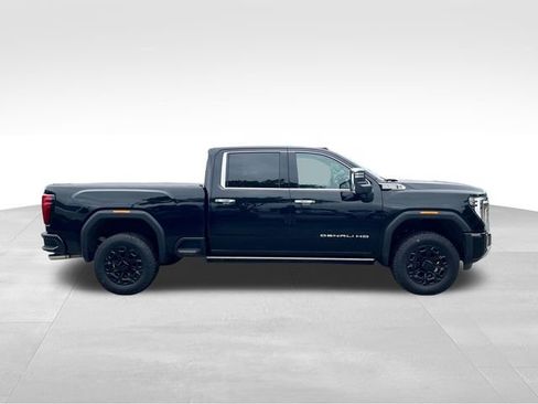 Used 2025 GMC Sierra 2500 Denali w/ Technology Package AWD/4WD image 4