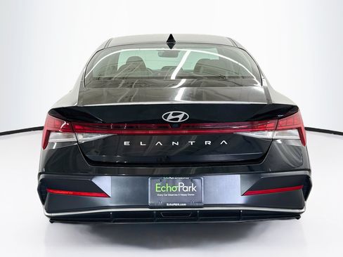 Used 2025 Hyundai Elantra SEL FWD image 7
