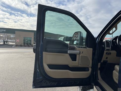 Used 2017 Ford F250 Lariat w/ Chrome Package image 33