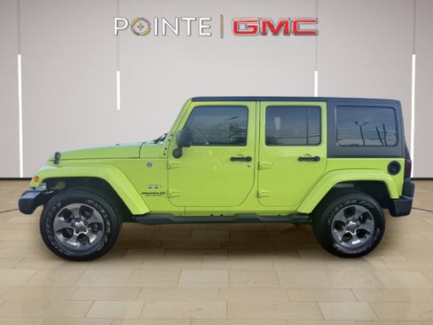 Used 2016 Jeep Wrangler Unlimited Sahara w/ Connectivity Group image 10
