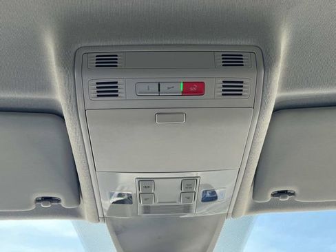 Used 2023 Volkswagen Tiguan SE FWD image 38