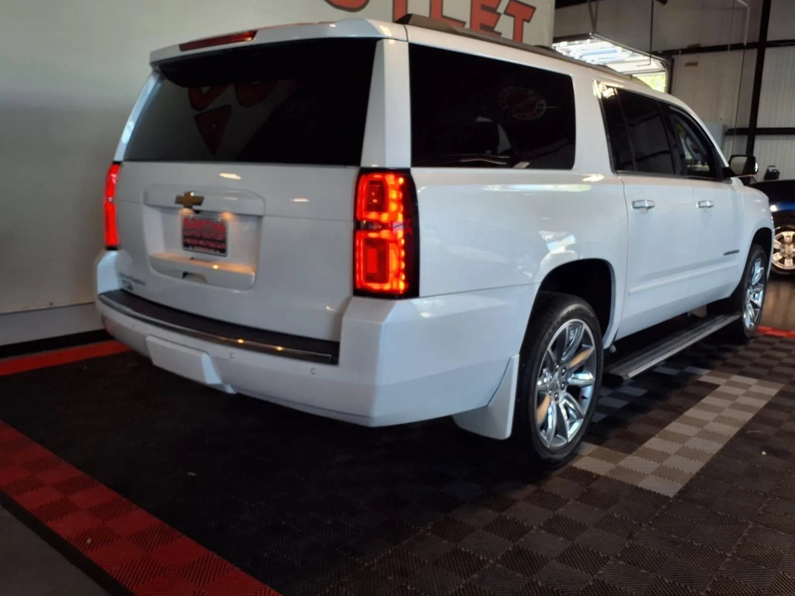 Used 2017 Chevrolet Suburban Premier AWD/4WD image 9