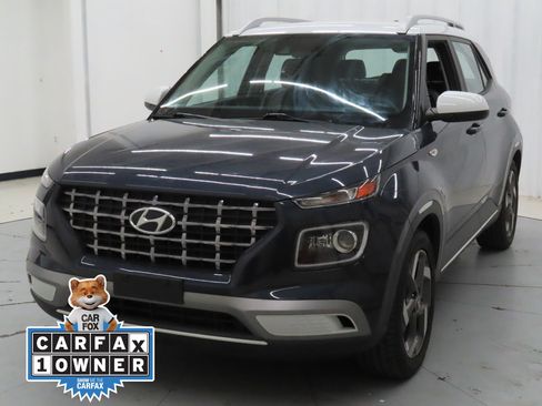 Used 2022 Hyundai Venue Limited image 7
