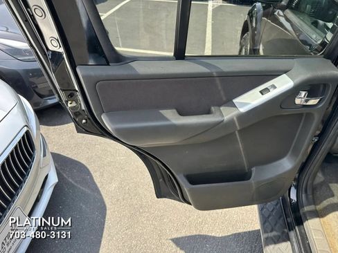 Used 2012 Nissan Pathfinder SV AWD/4WD image 16