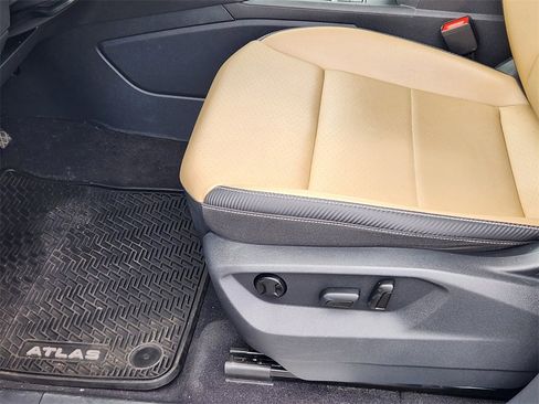 Used 2021 Volkswagen Atlas Cross Sport SE image 8