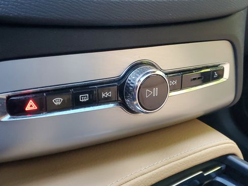 Used 2018 Volvo XC90 T5 Momentum w/ Convenience Package image 29