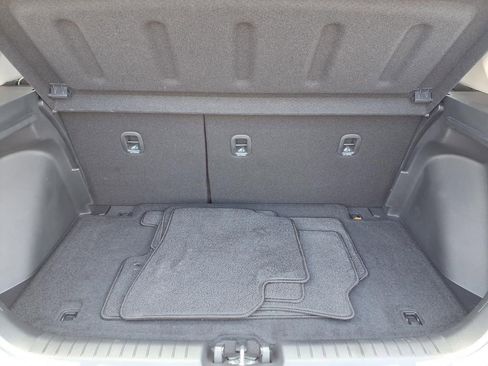 Used 2025 Hyundai Venue Limited FWD image 10