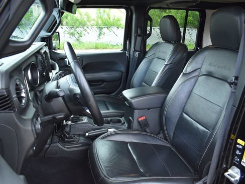 Used 2022 Jeep Wrangler Unlimited Sahara w/ Cold Weather Group AWD/4WD image 7