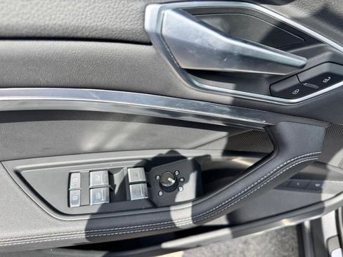 Used 2021 Audi e-tron Premium Plus w/ Premium Plus Package image 11