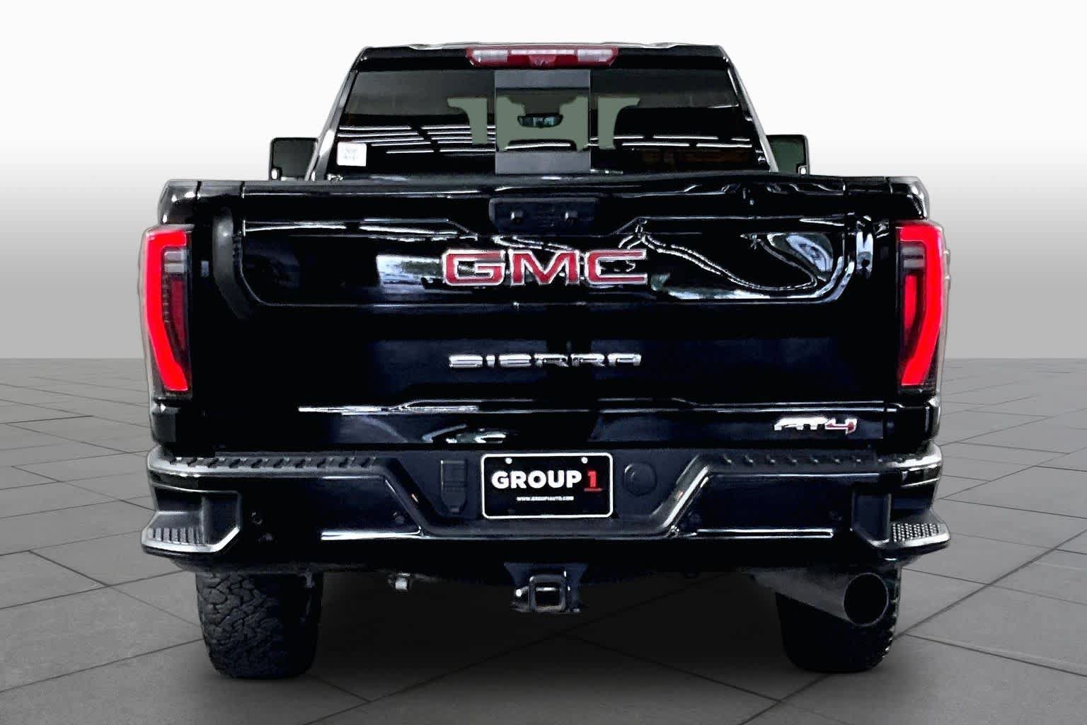 Used 2025 GMC Sierra 3500 AT4 w/ AT4 Premium Plus Package AWD/4WD image 5