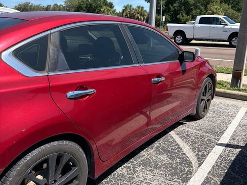 Used 2017 Nissan Altima 2.5 SR w/ Midnight Edition Package FWD image 12