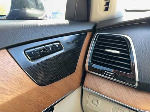 Used 2022 Volvo XC90 T6 Momentum w/ Advanced Package image 16