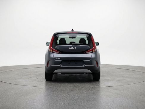Used 2025 Kia Soul LX w/ LX Technology Package FWD image 7