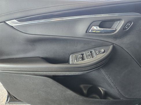 Used 2018 Chevrolet Impala LT image 33