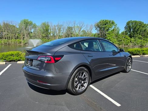 Used 2022 Tesla Model 3 Long Range AWD/4WD image 8