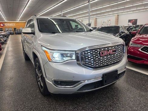 Used 2017 GMC Acadia Denali w/ Technology Package FWD image 4