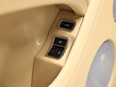 Used 2018 Bentley Bentayga AWD/4WD image 13