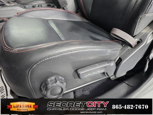 Used 2022 Jeep Wrangler Unlimited Rubicon w/ Dual Top Group image 12